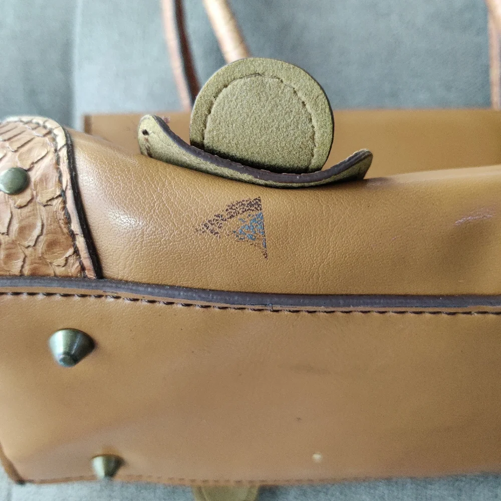 Mondani New York Buckle Flap satchel handbag